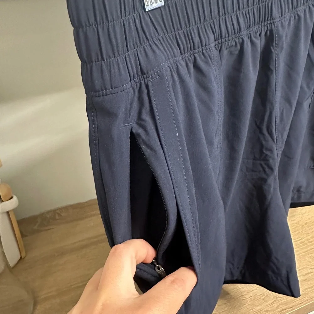Athleta Trekkie North Shorts Women L Navy Pockets Hiking Outdoor Elastic Waist